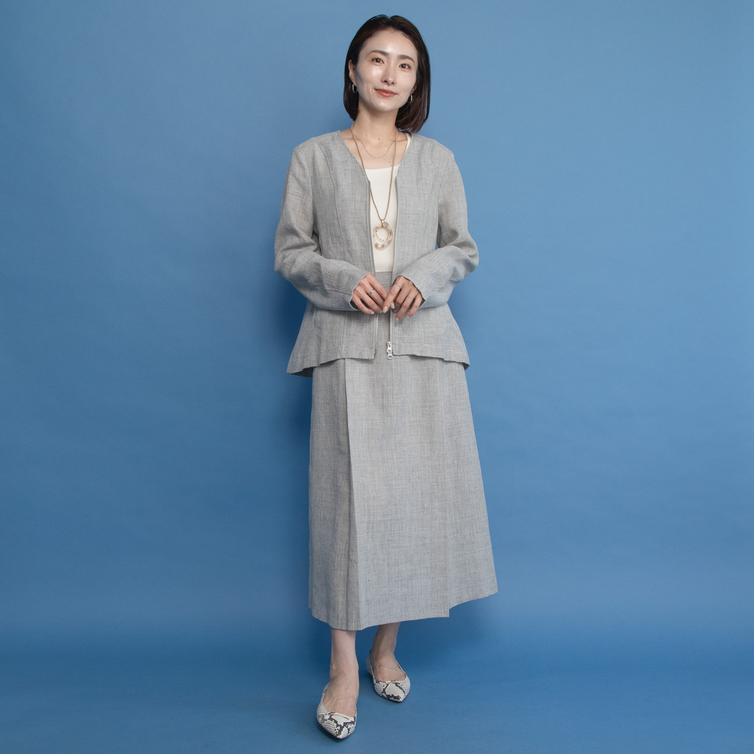 レア　ジェム 天然素材のマリアージュ フレンチリネンとウールで 大人の上質カジュアルを シャープにまとうブルゾン