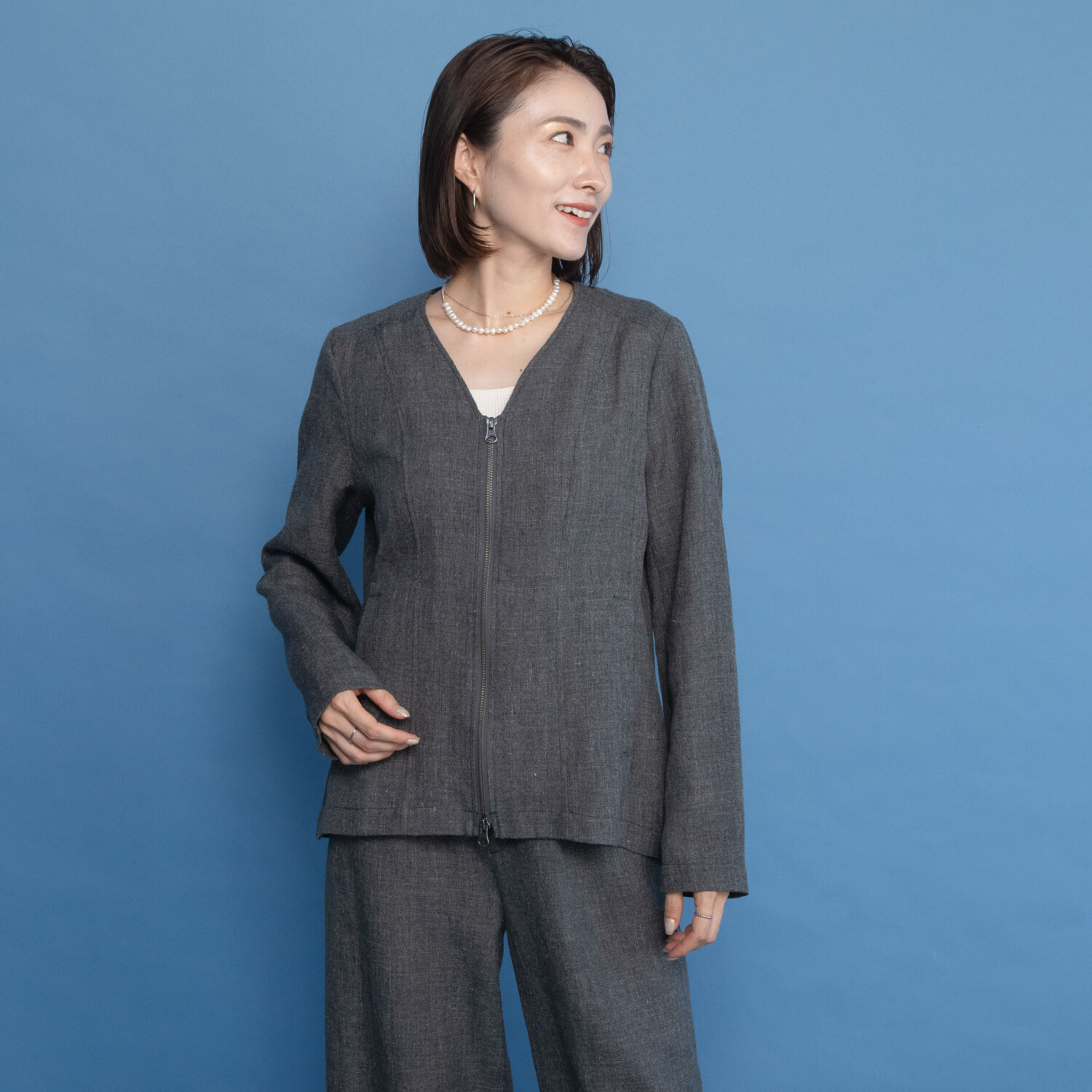 レア　ジェム 天然素材のマリアージュ フレンチリネンとウールで 大人の上質カジュアルを シャープにまとうブルゾン