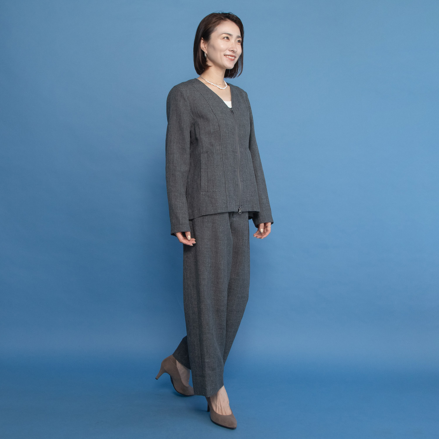 レア　ジェム 天然素材のマリアージュ フレンチリネンとウールで 大人の上質カジュアルを シャープにまとうブルゾン