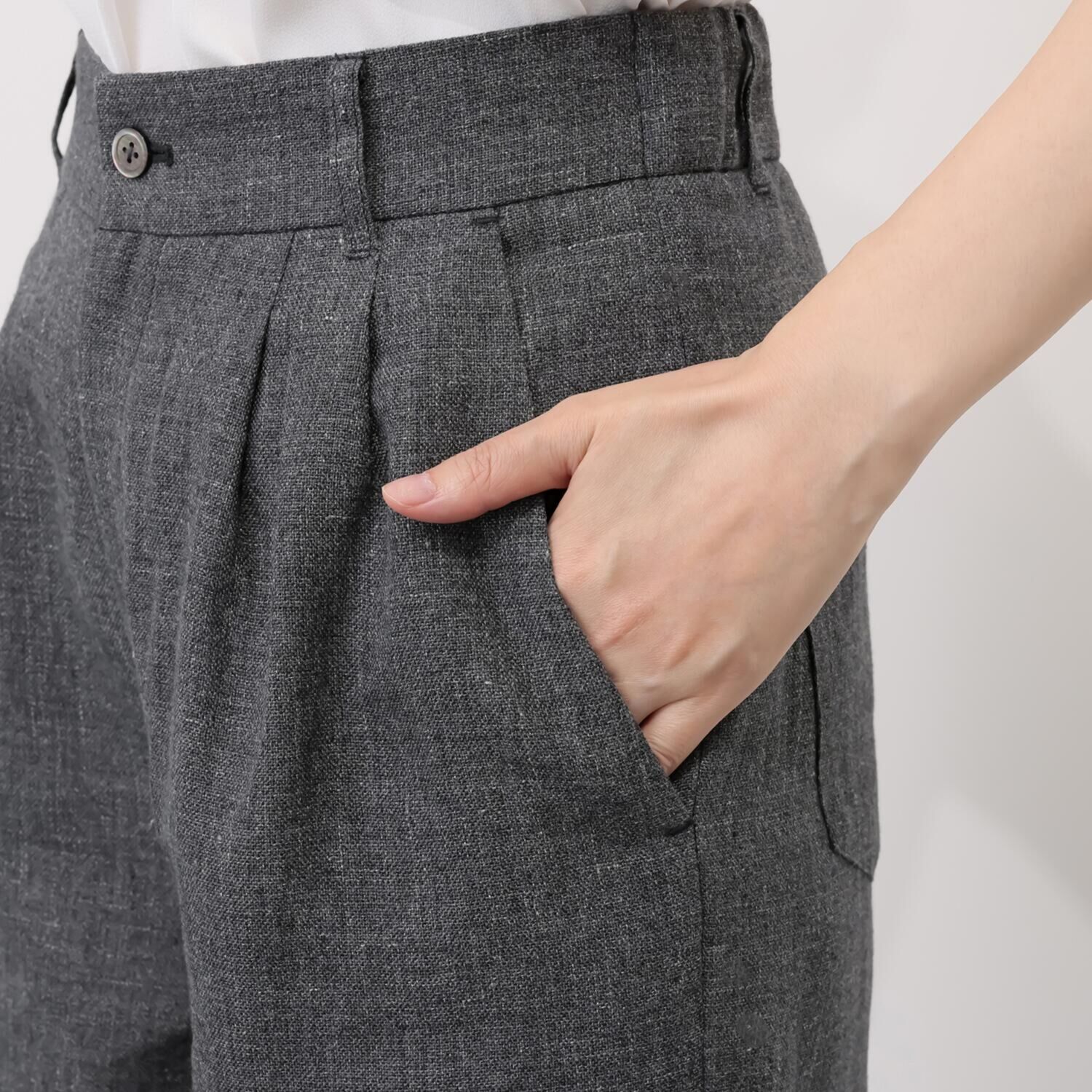 レア　ジェム 天然素材のマリアージュ フレンチリネンとウールで 上質カジュアルを装う ツータックパンツ