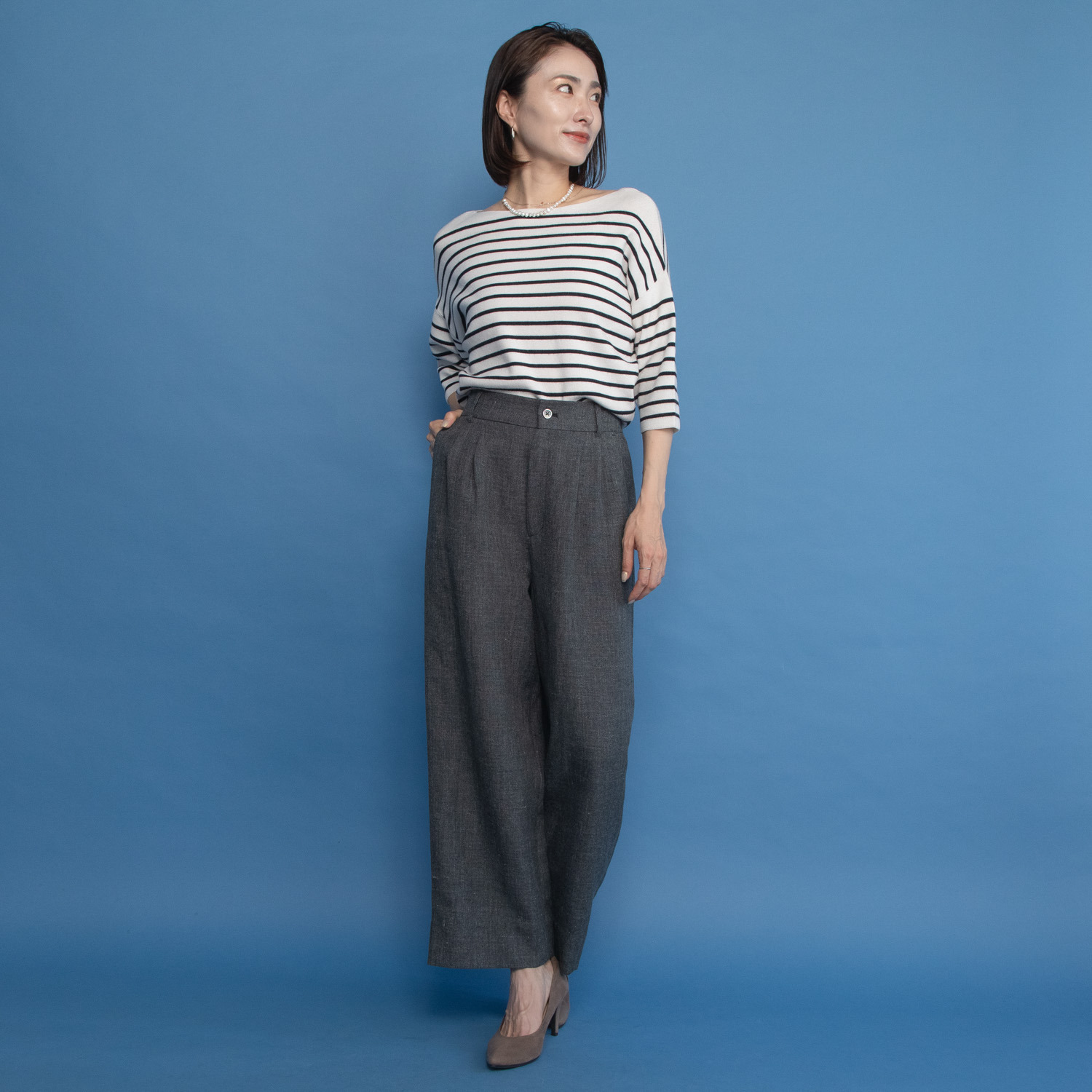 レア　ジェム 天然素材のマリアージュ フレンチリネンとウールで 上質カジュアルを装う ツータックパンツ