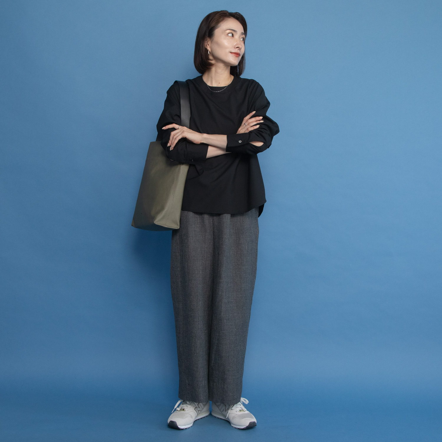 レア　ジェム 天然素材のマリアージュ フレンチリネンとウールで 上質カジュアルを装う ツータックパンツ