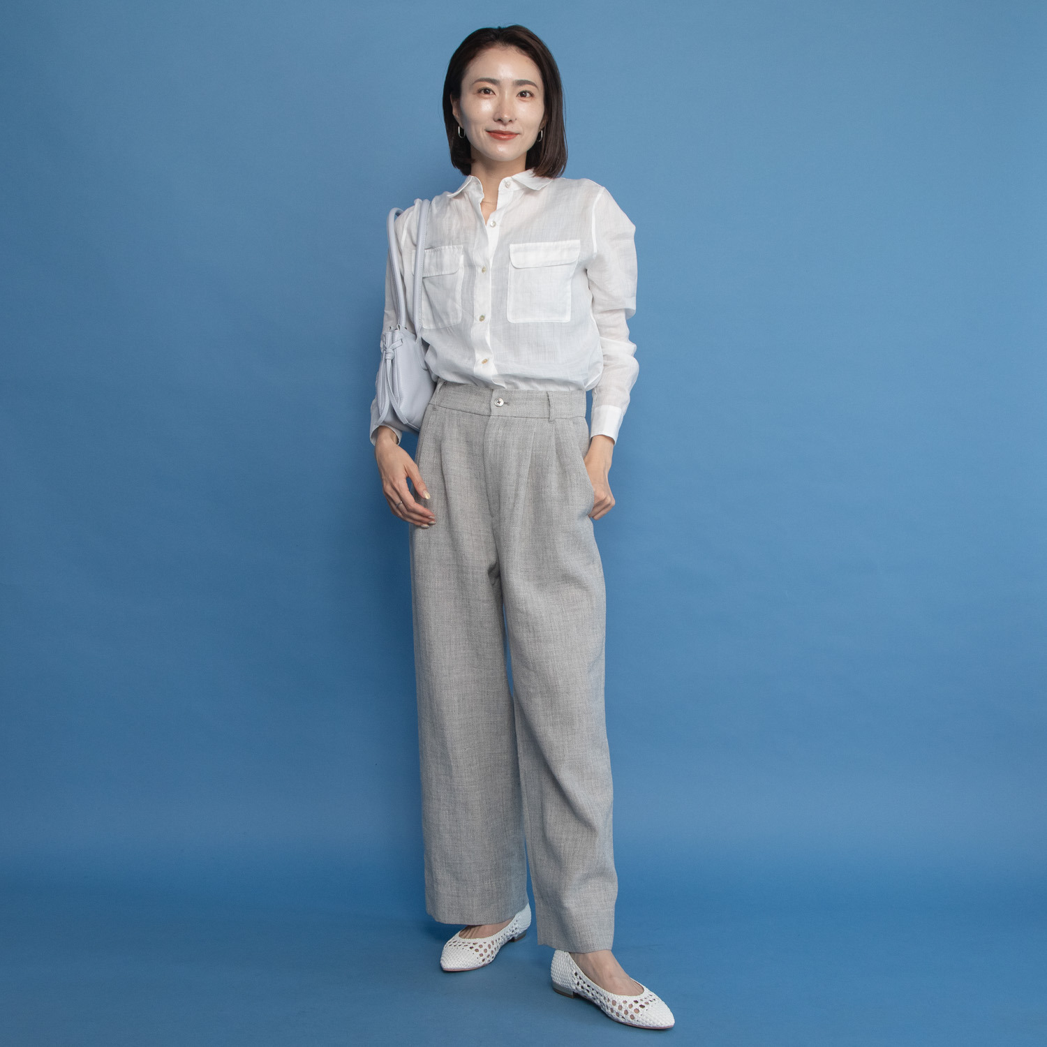 レア　ジェム 天然素材のマリアージュ フレンチリネンとウールで 上質カジュアルを装う ツータックパンツ