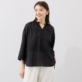 ルクオーレ コットン１００％ 総アイレットレース スリットネック ブラウス