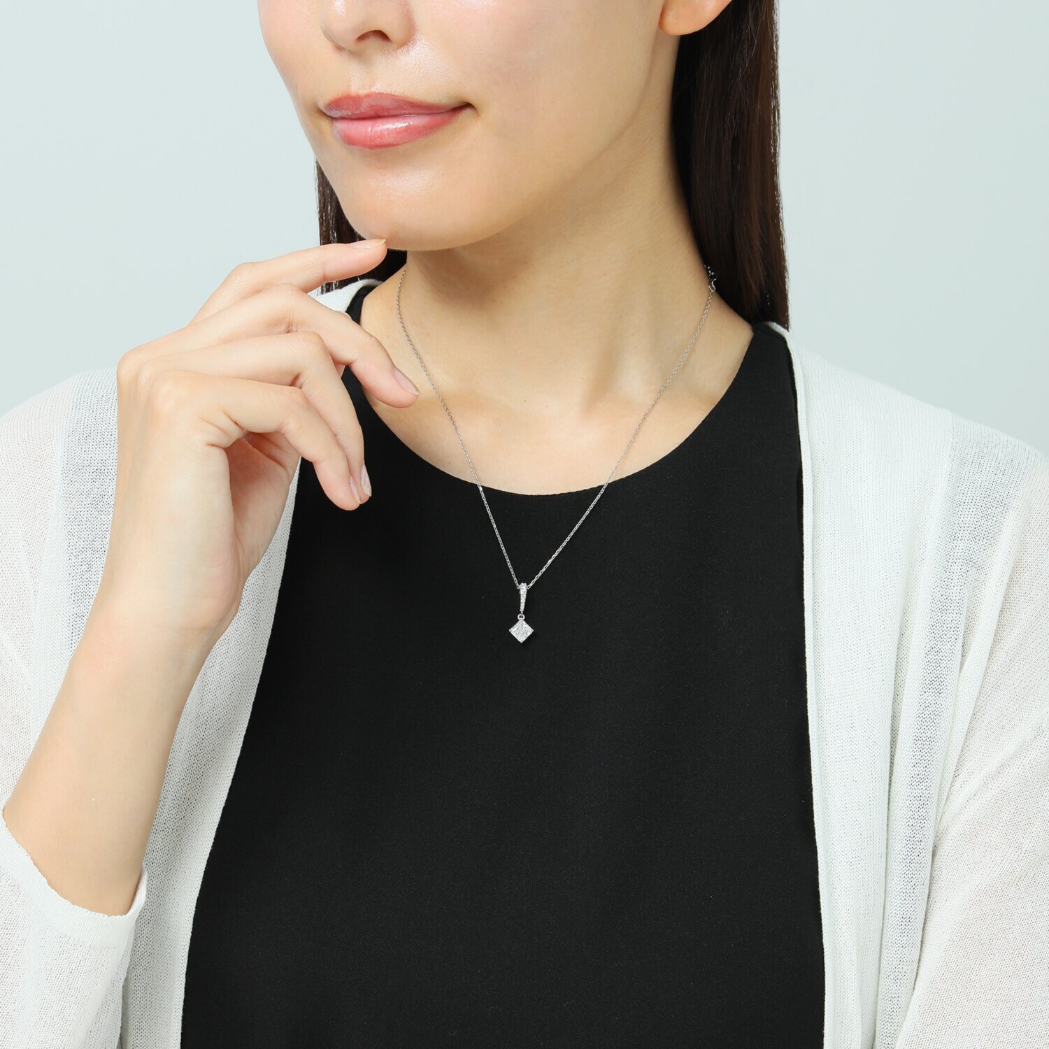 ダイアモア シルバー　ＣＺ プリンセスカット バーデザインネックレス