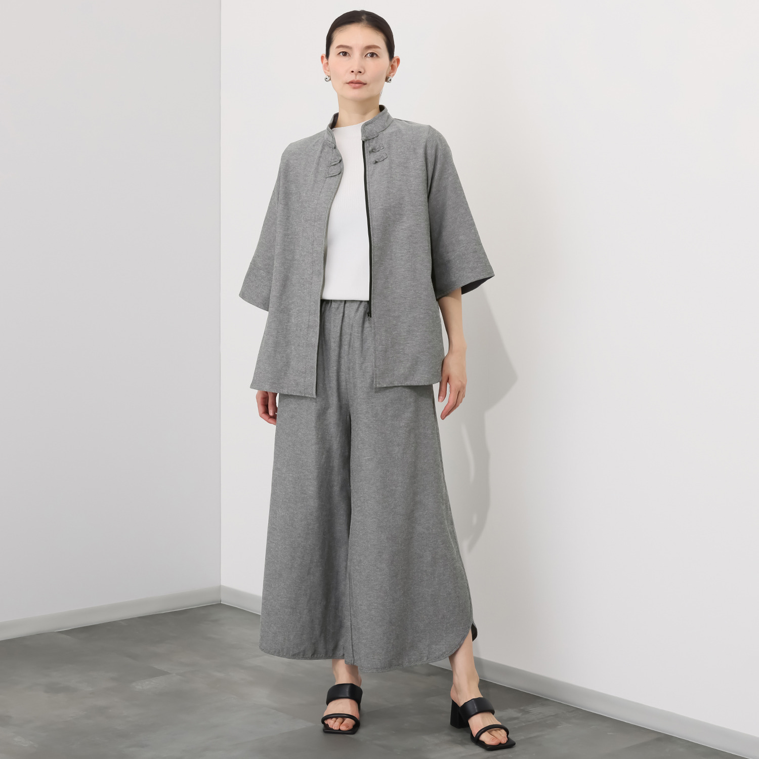 オジョウ 夏服ダンガリー風 シャンブレーを楽しむ ラウンド裾のワイドパンツ