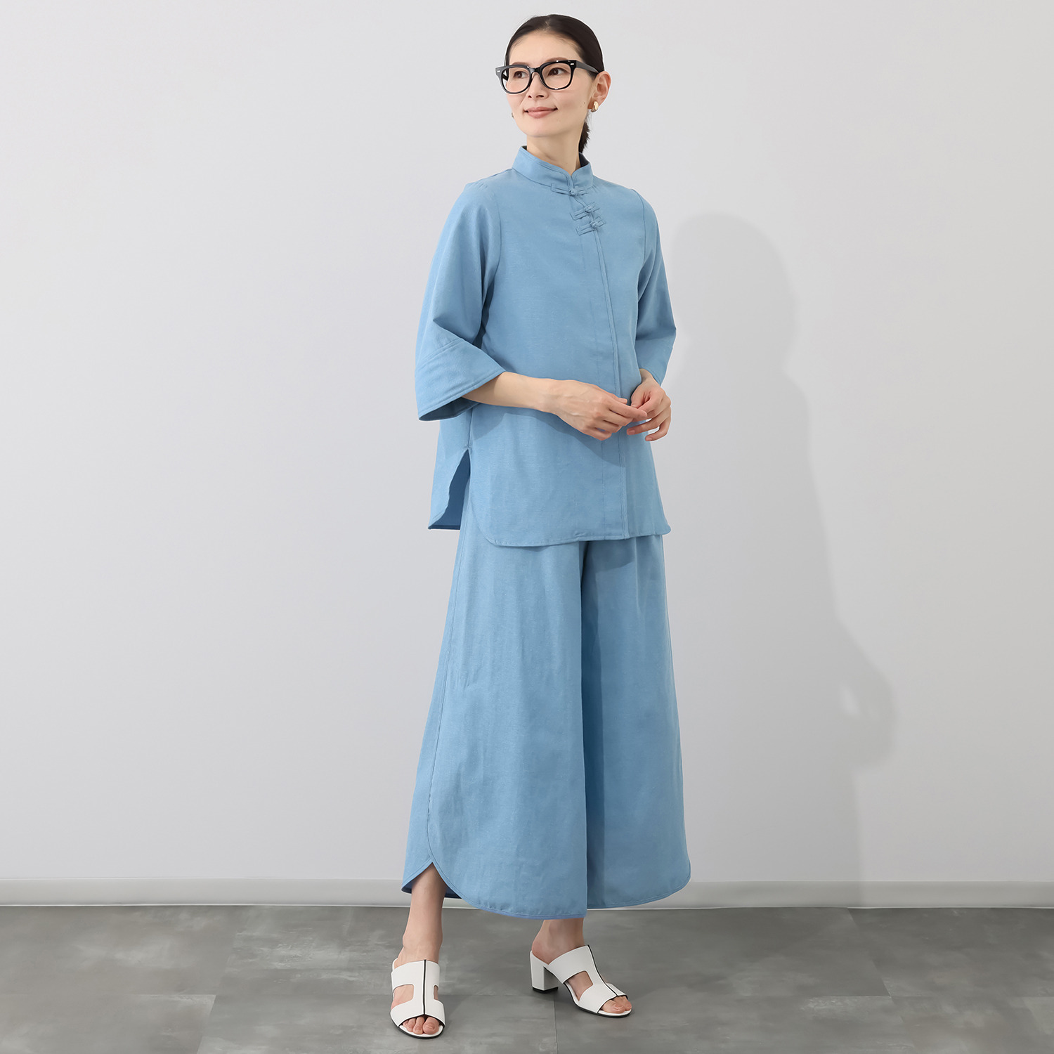 オジョウ 夏服ダンガリー風 シャンブレーを楽しむ ラウンド裾のワイドパンツ