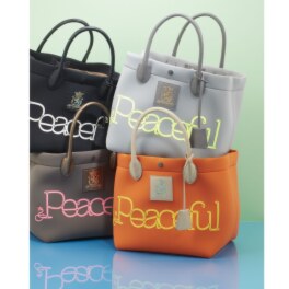 エーディーエムジェイ 魔法のように軽い マジックライト ＰＥＡＣＥＦＵＬ キューブトートバッグ ＜Ｍ＞