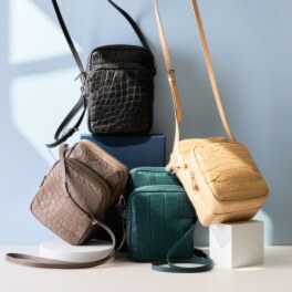 アルムコ マットクロコダイル 縦長ポシェット