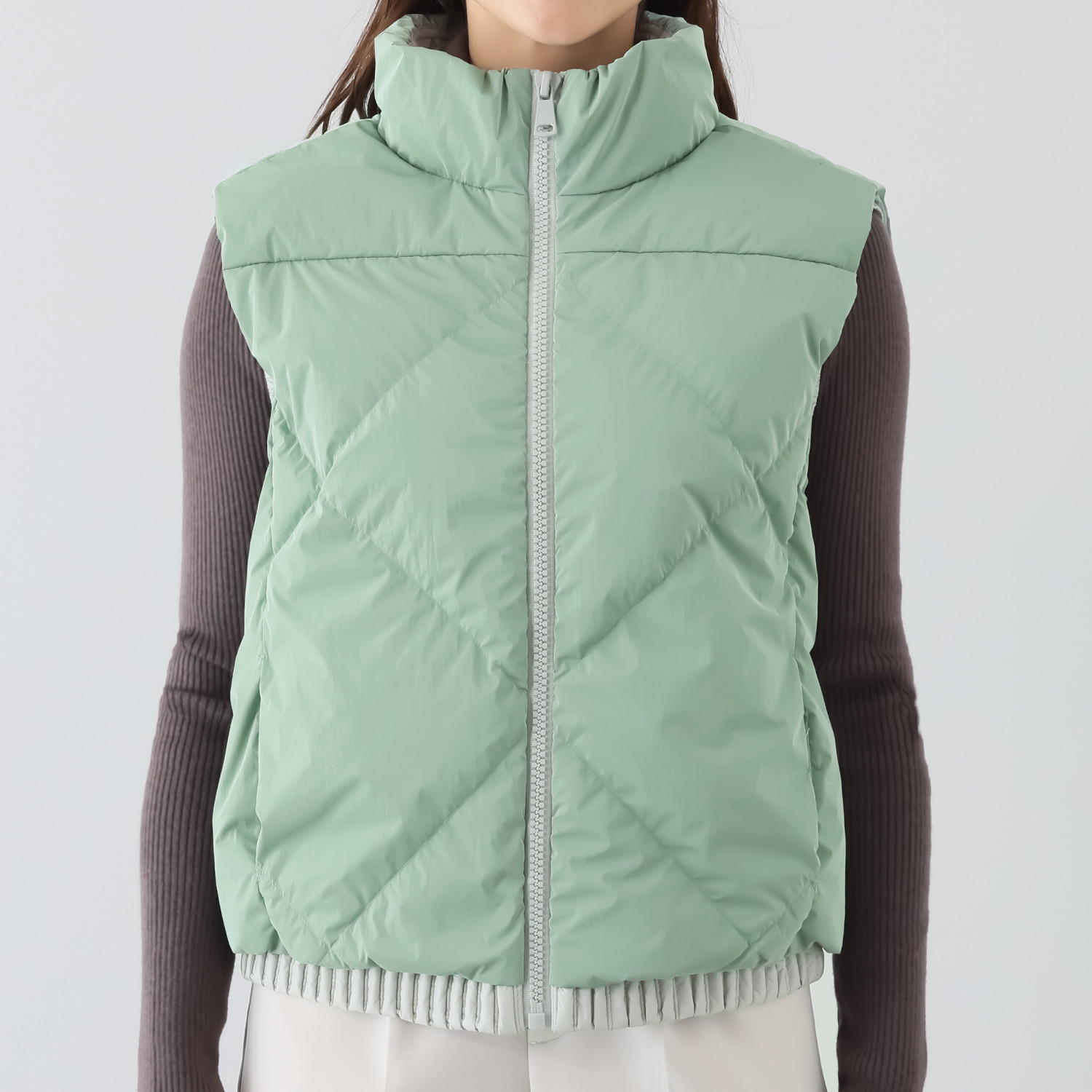 スタイルフライ シャイニー配色 パネルキルト 裾シャーリング スタンドカラーベスト