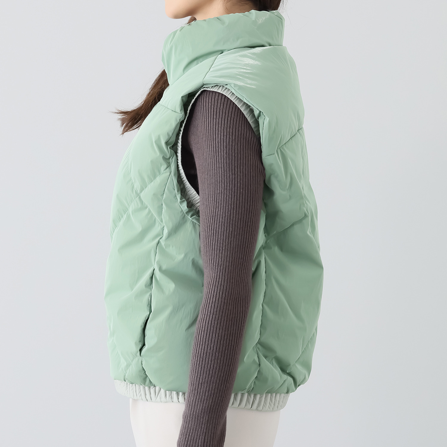 スタイルフライ シャイニー配色 パネルキルト 裾シャーリング スタンドカラーベスト