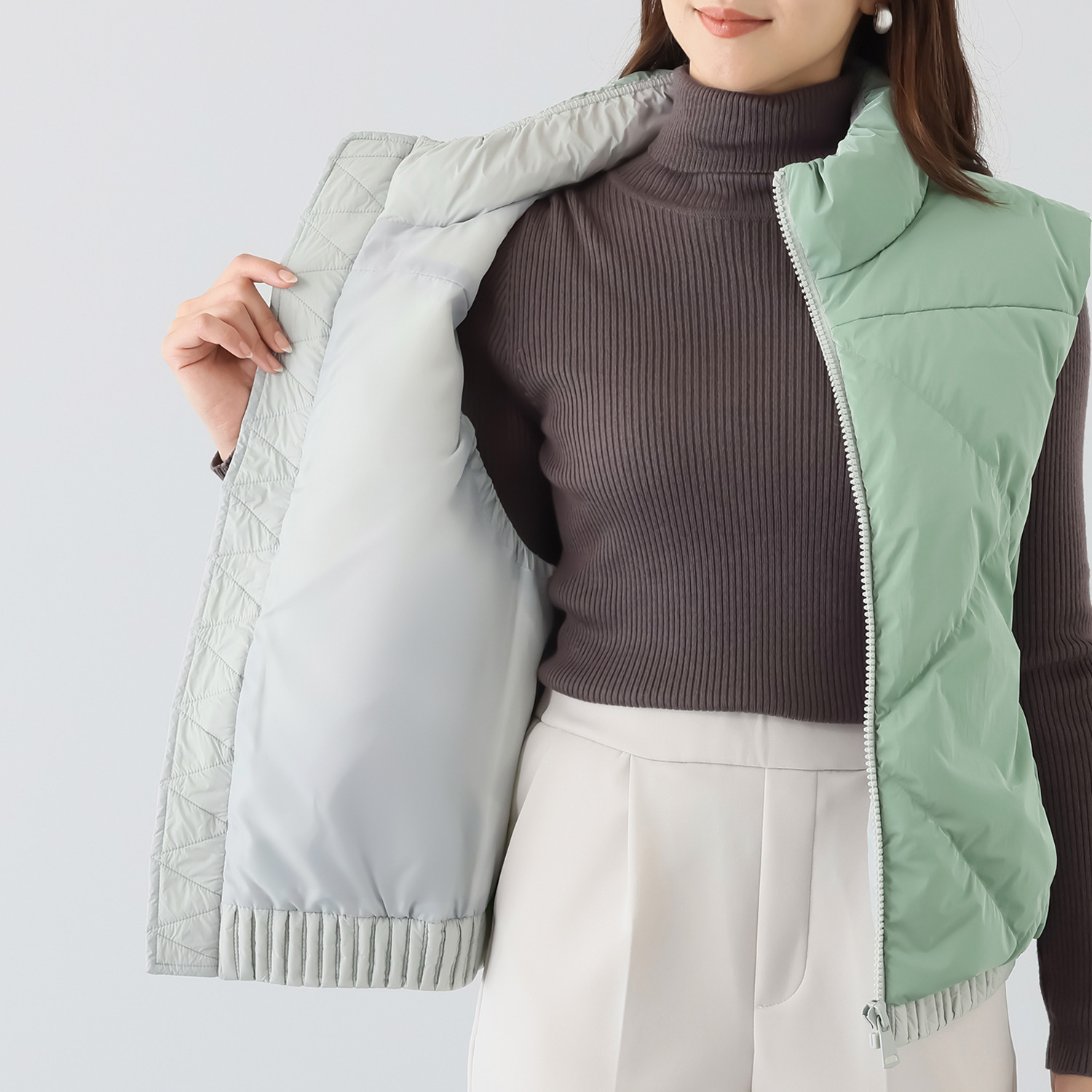 スタイルフライ シャイニー配色 パネルキルト 裾シャーリング スタンドカラーベスト