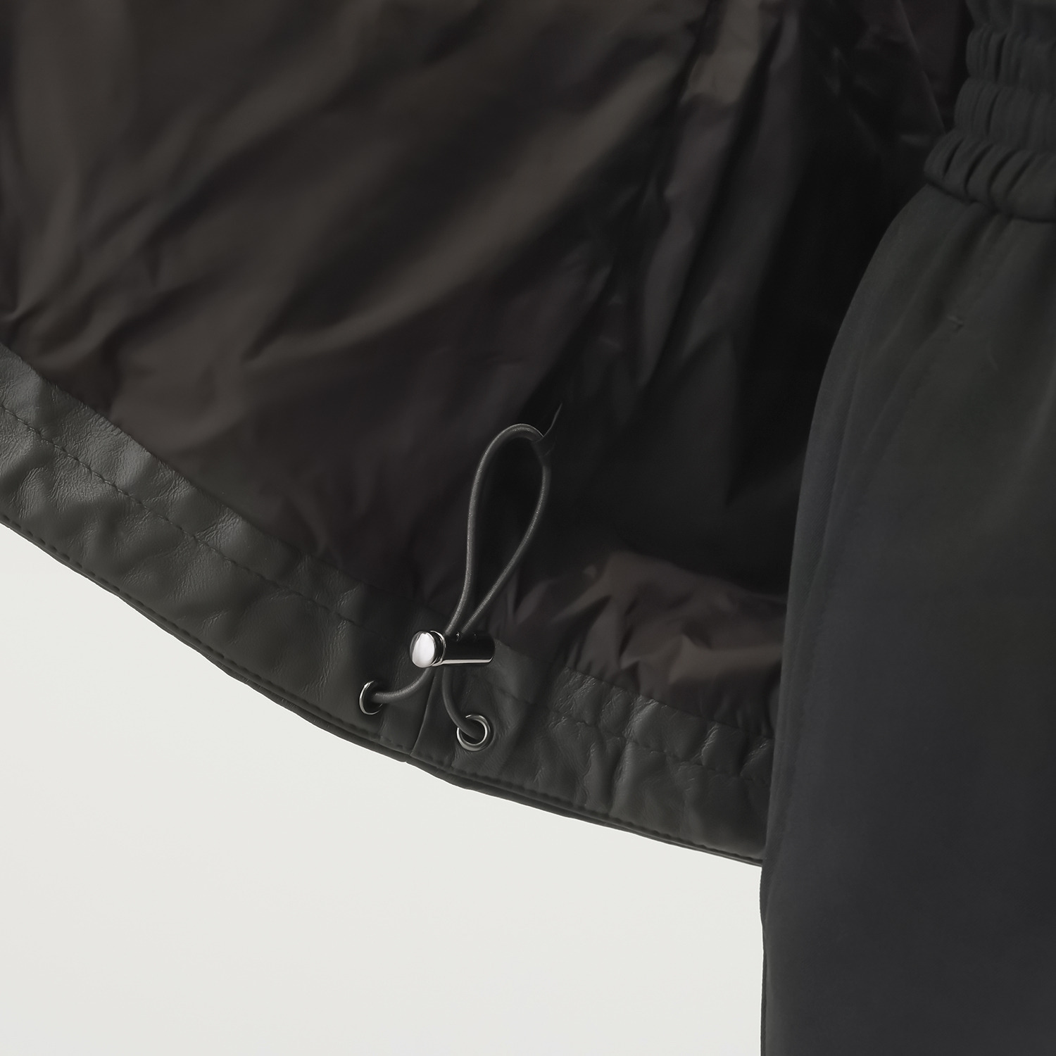 元町ゼラール ソフトラムレザー ラウンドヘムアクセント フーディーダウンベスト