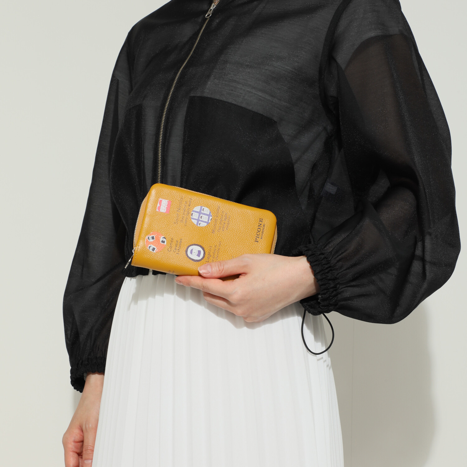 ピッコーネ アッチェッソーリ カード２０枚入る！ やわらか牛革ウォレット