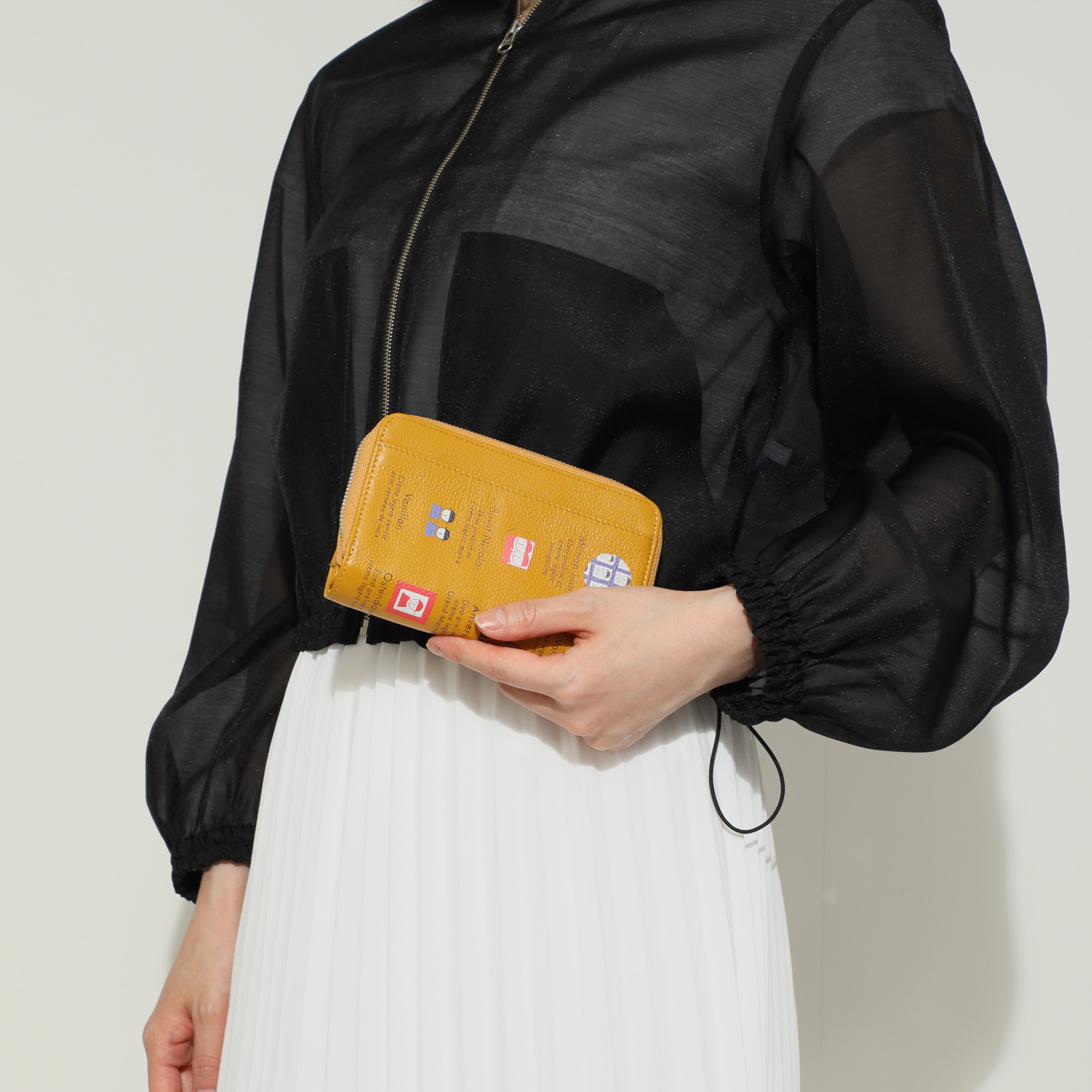 ピッコーネ アッチェッソーリ カード２０枚入る！ やわらか牛革ウォレット