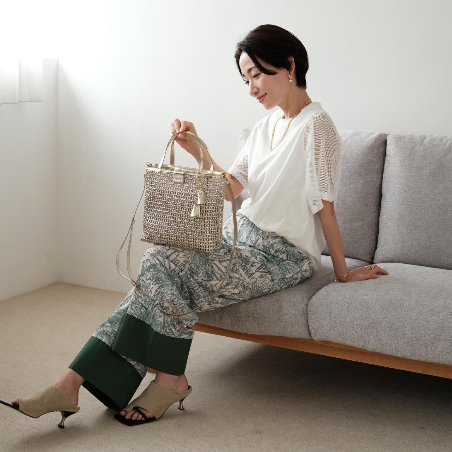 ビジューバイエアリスト ツインベルチャーム付 セミシアーメッシュ ２ウェイトートバッグ