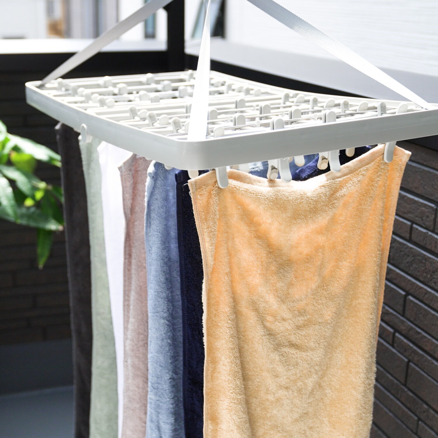 面倒な洗濯干しと 取込をワンタッチで解決！ かたてで干せる 一度に取れる ピンチハンガー カシャリア