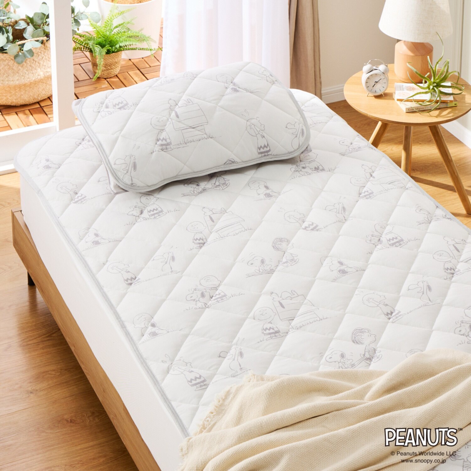 スヌーピー Ｈａｐｐｉｎｅｓｓ ＰＥＡＮＵＴＳ クール＆パイル リバーシブル敷きパッド