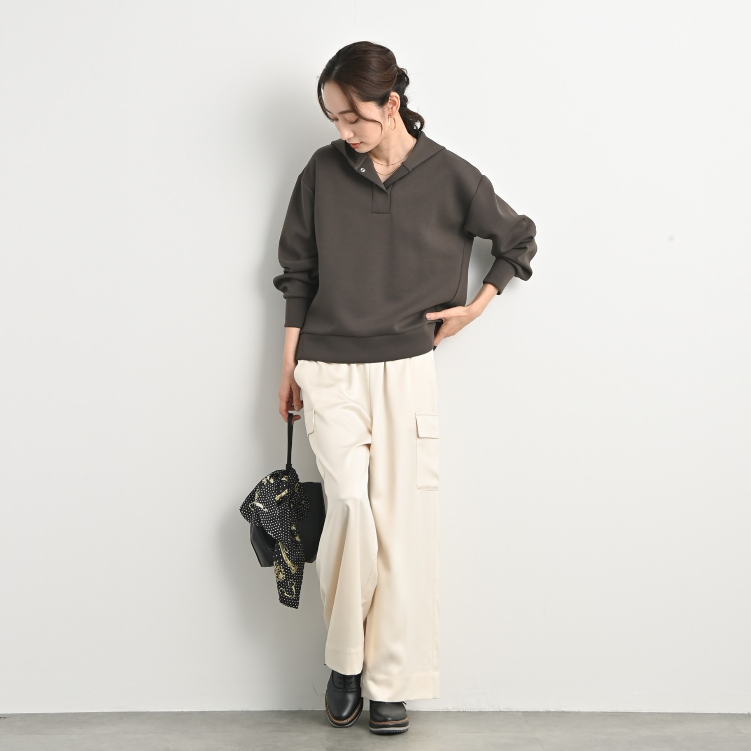 元町ゼラール もっちりきれいめ ジャージー フロントスリットデザイン 上品フーディー プルオーバー