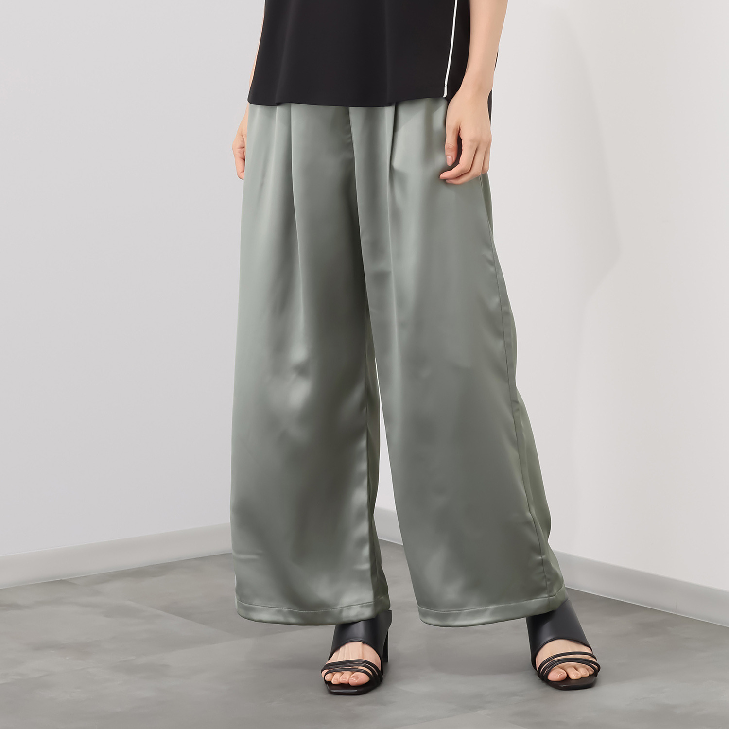 ヨウゾウカタブキ レザー調サテン 裾ドロストパンツ