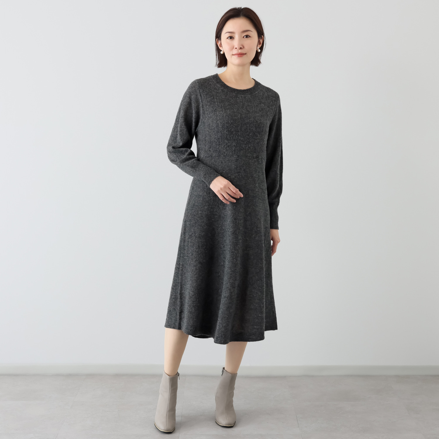 ソアージュ ベビーアルパカ１００％ ふんわり暖かい ヘリンボーン柄 ニットワンピース