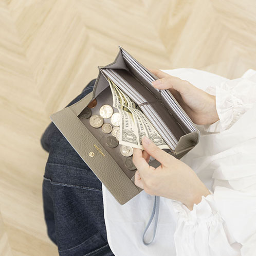 マリ・クレール イタリアンレザー 見やすくて使いやすい！ ガラスビジュウクローバー アクセント ギャルソン長財布