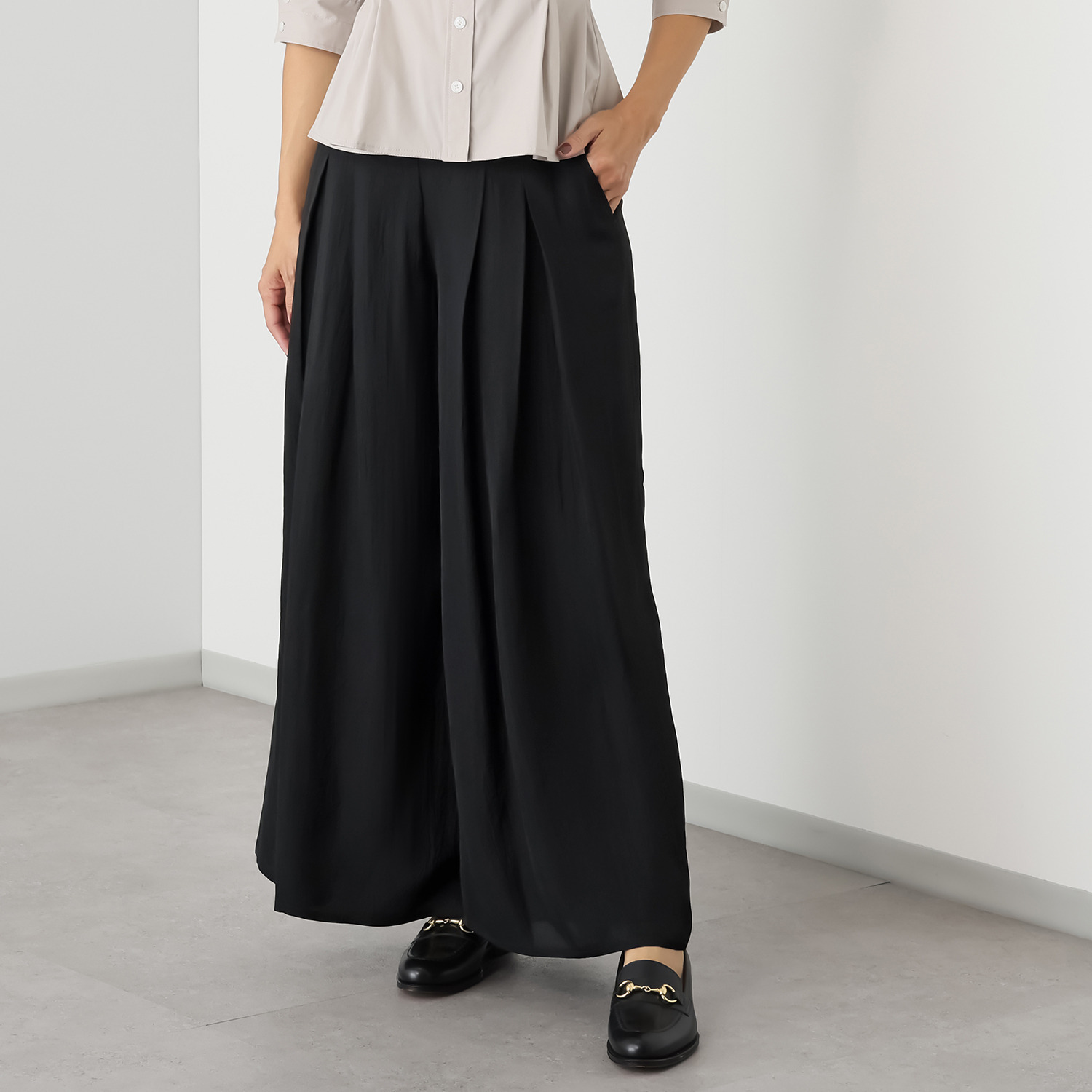 ゴドー 希少なアセテート１００％ ドレープワイドパンツ