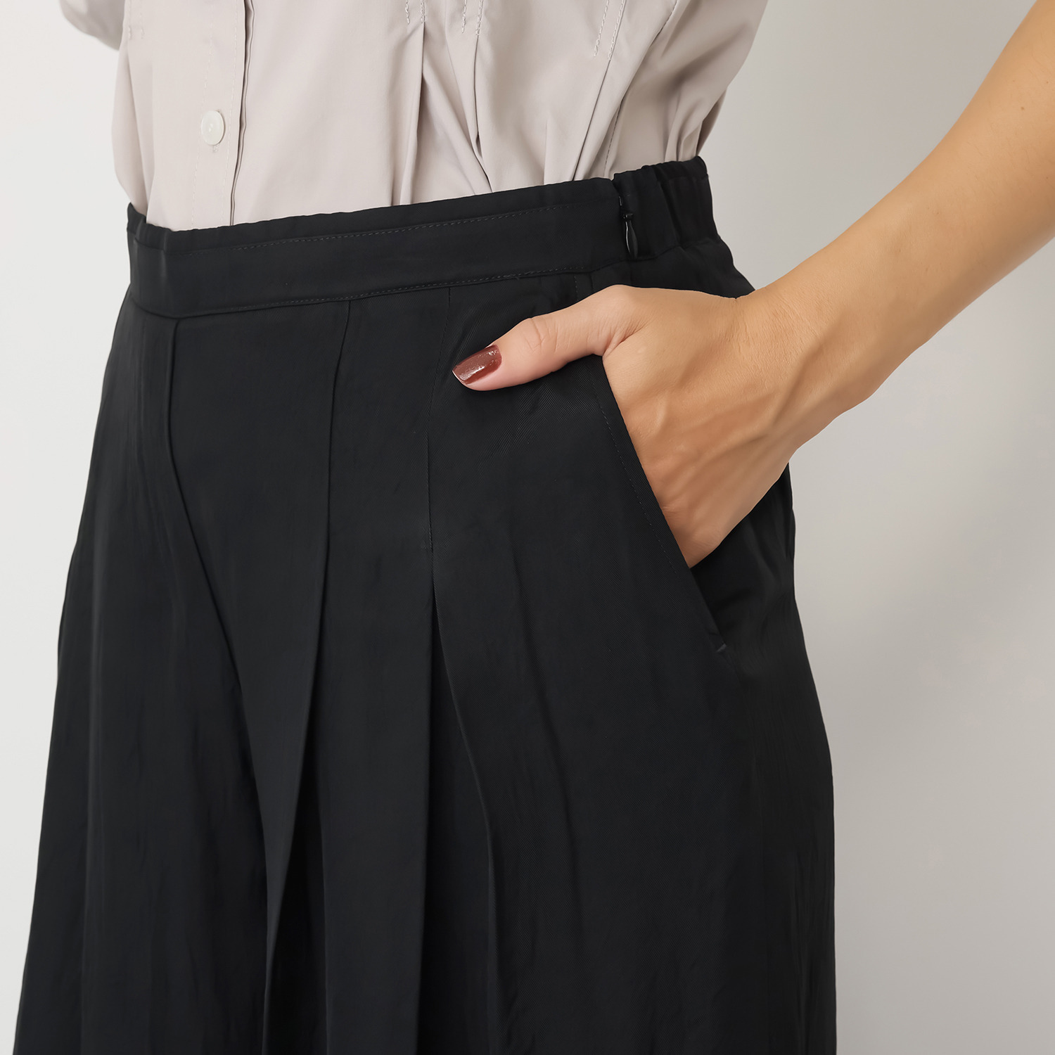 ゴドー 希少なアセテート１００％ ドレープワイドパンツ