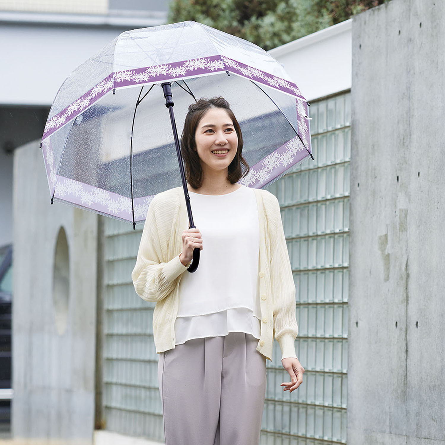 くるっと回って 風や衝撃を受け流しやすい まわるジャンボドーム傘