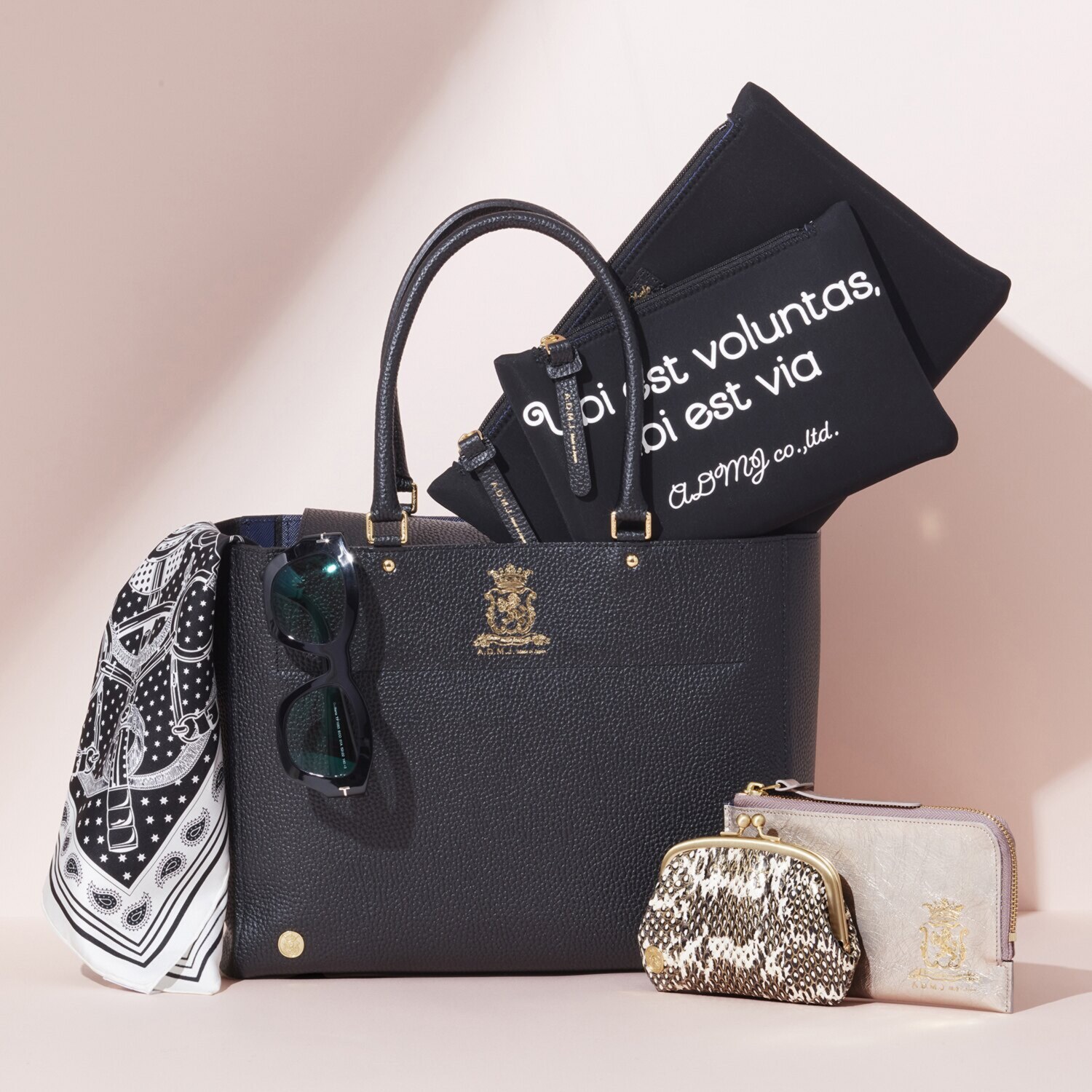 エーディーエムジェイ 牛革シュリンク型押し クレバートートバッグ