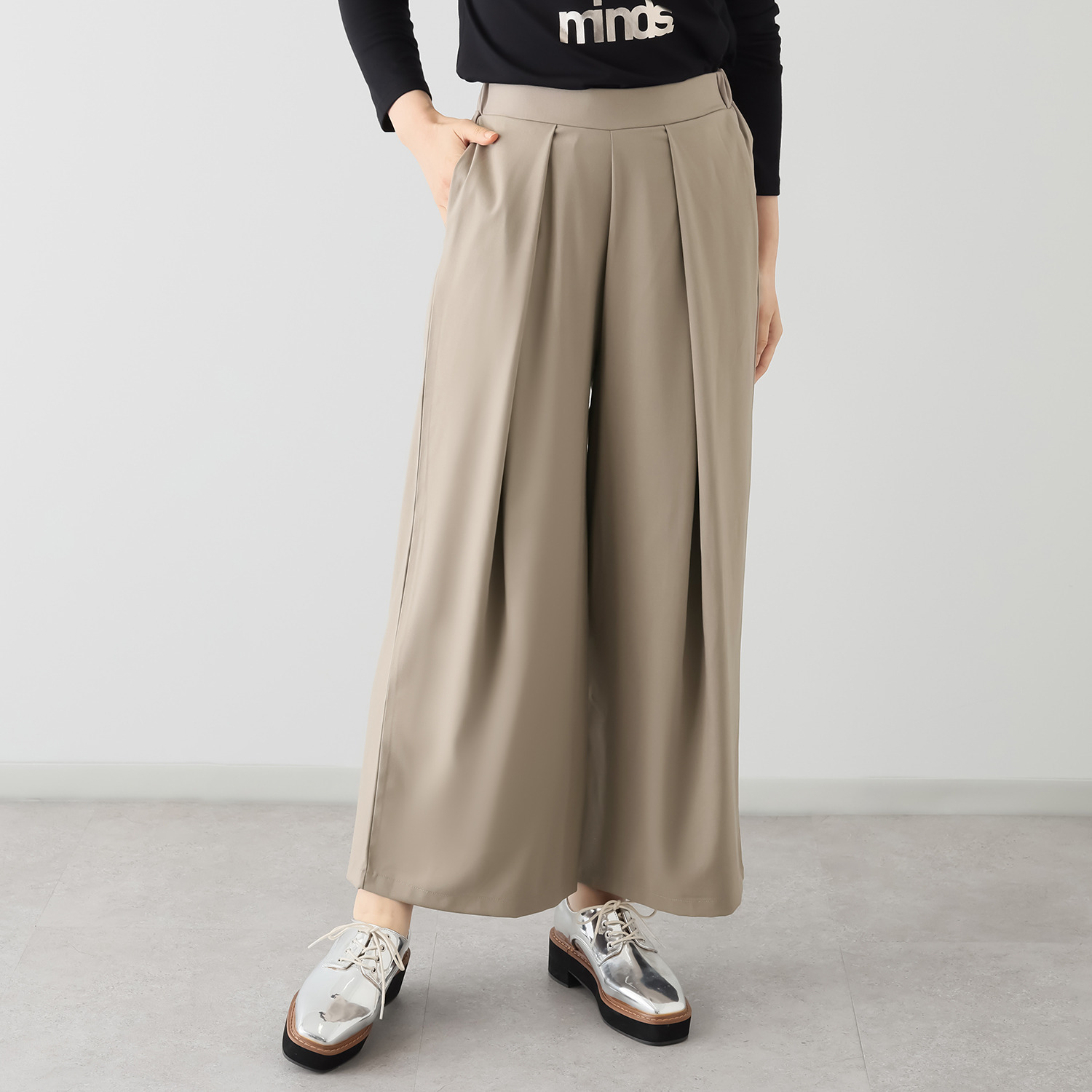 フーア タックデザイン リラックスワイドパンツ