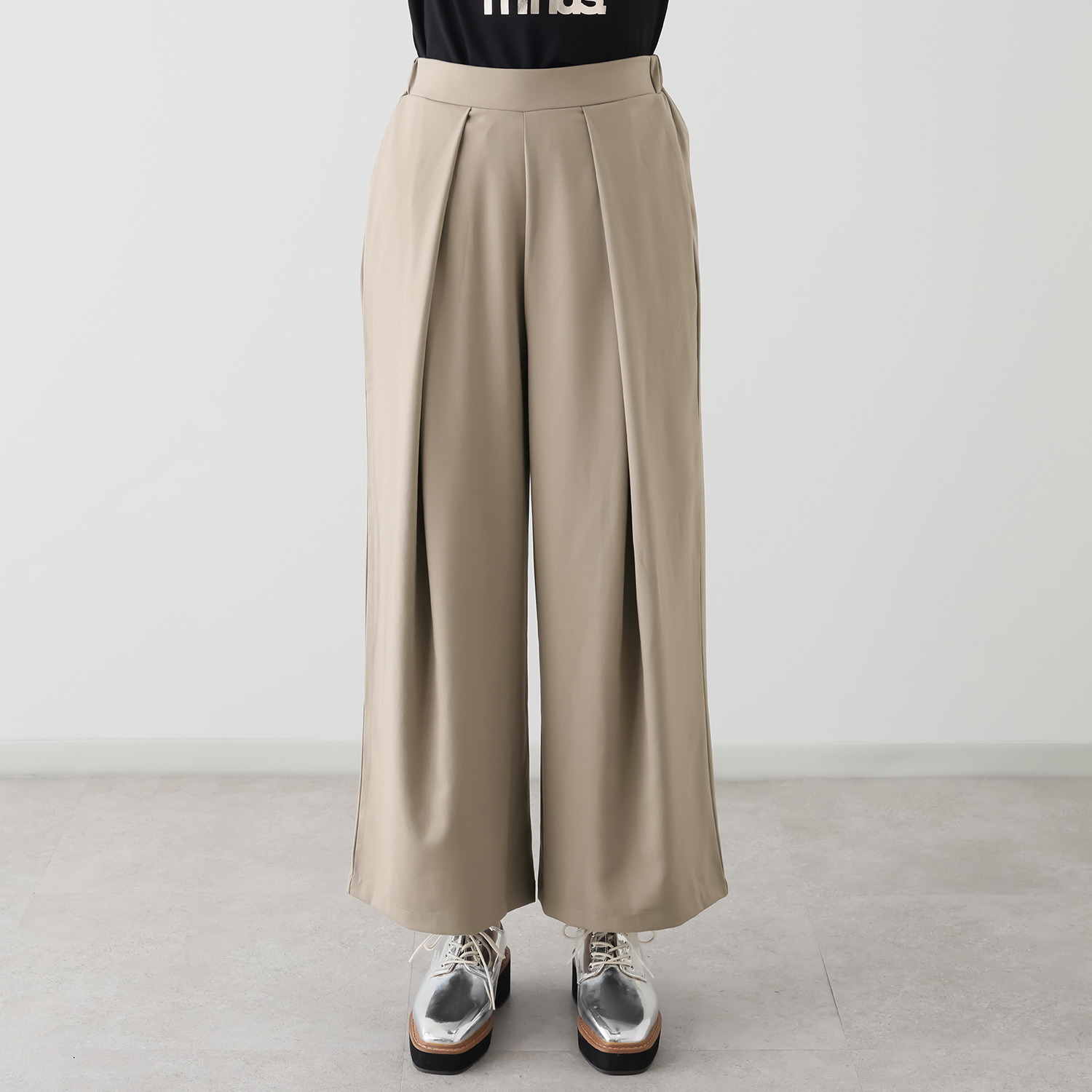 フーア タックデザイン リラックスワイドパンツ