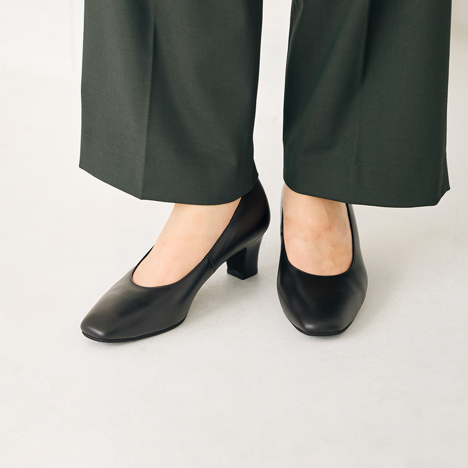 シェルシェエトワール メイドイン東京 レザー柔らか仕立て あか抜け５ｃｍヒール パンプス