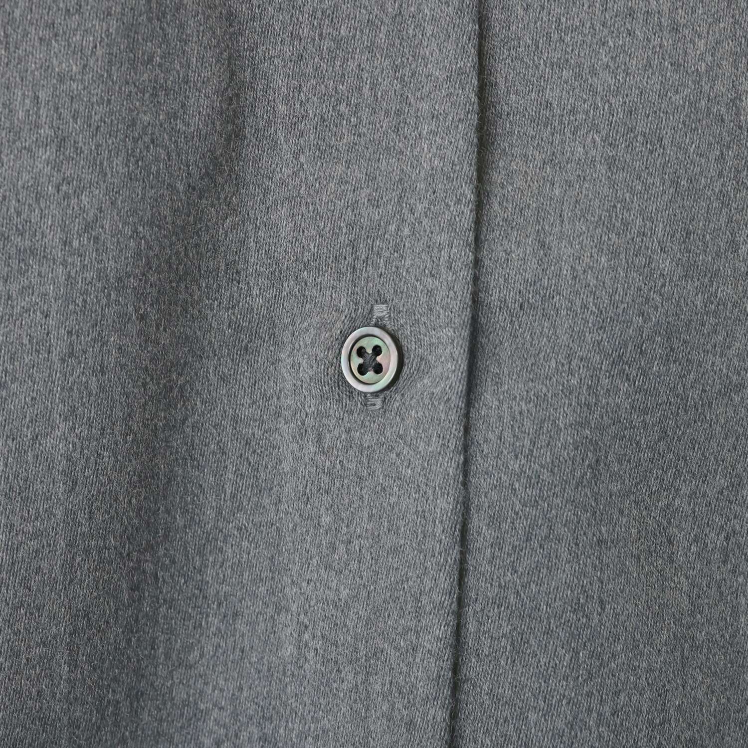 レア　ジェム ウールベネシャンの 優雅なツヤが映える シャツジャケット