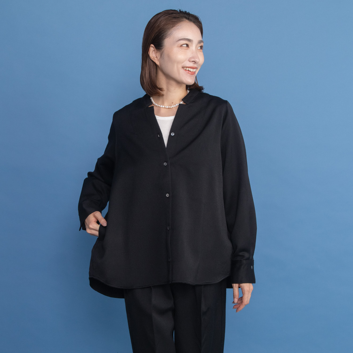 レア　ジェム ウールベネシャンの 優雅なツヤが映える シャツジャケット