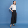 レア　ジェム ウールベネシャンの 優雅なツヤが映える ワイドパンツ