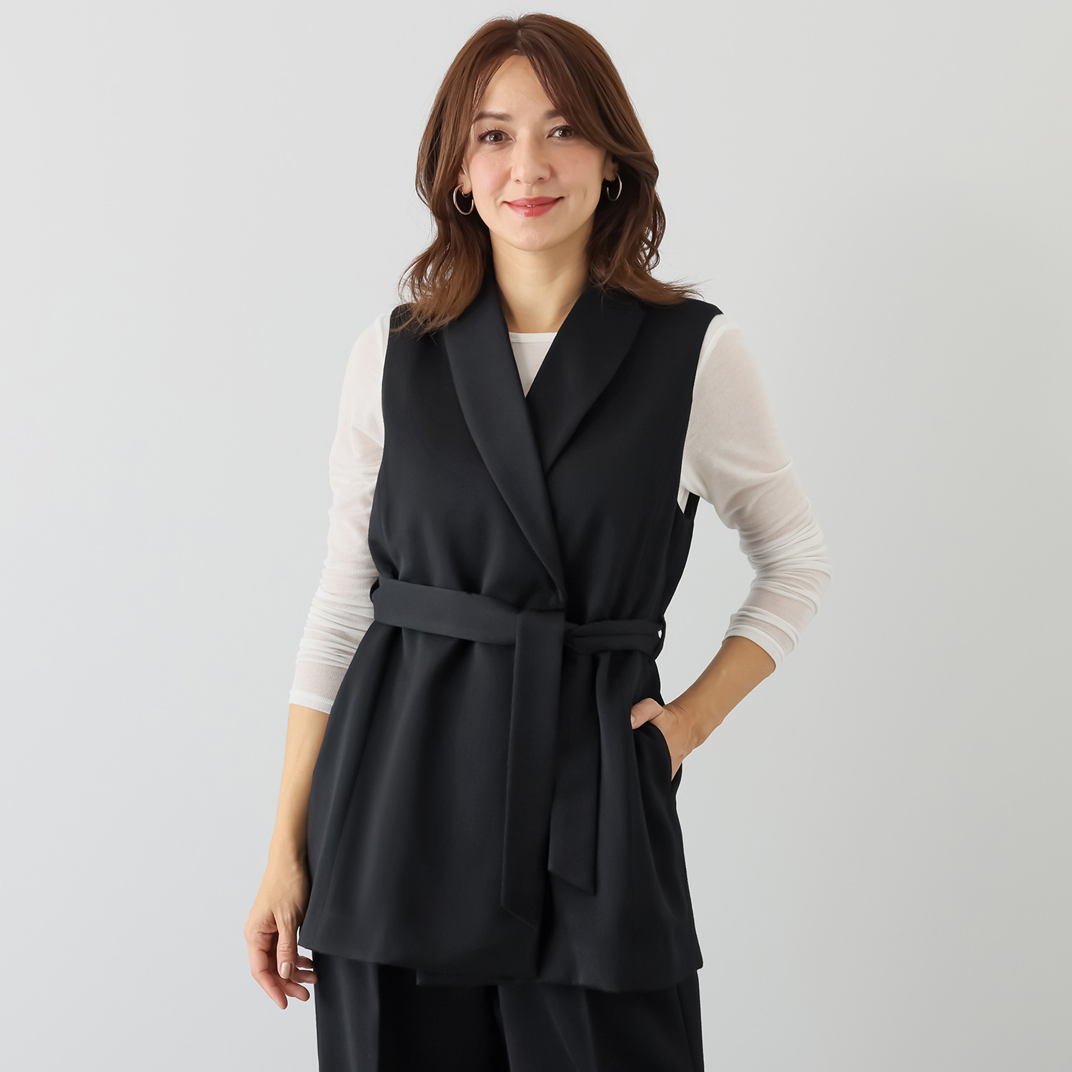 レア　ジェム ウールベネシャンの 優雅なツヤが映える デザインベスト