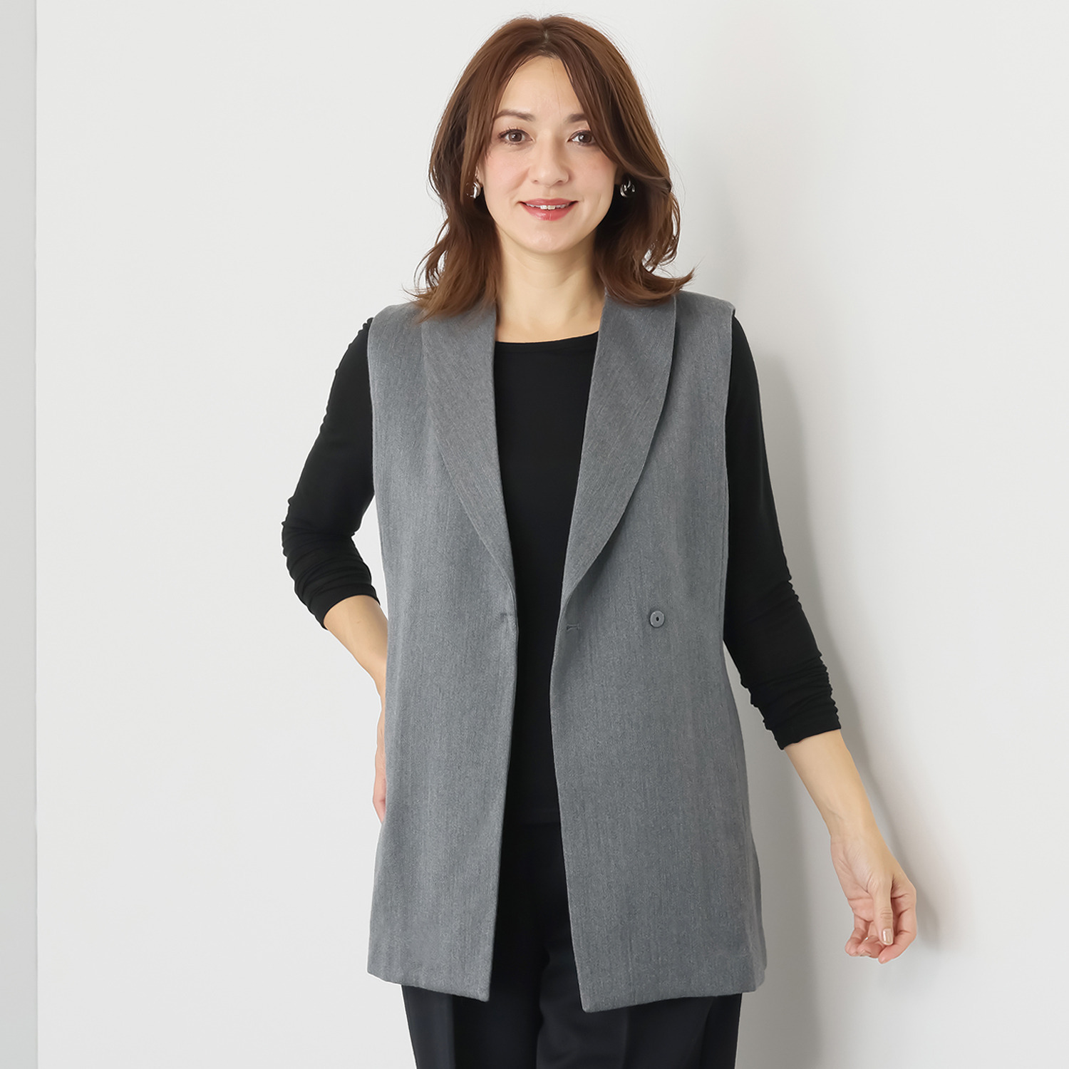 レア　ジェム ウールベネシャンの 優雅なツヤが映える デザインベスト