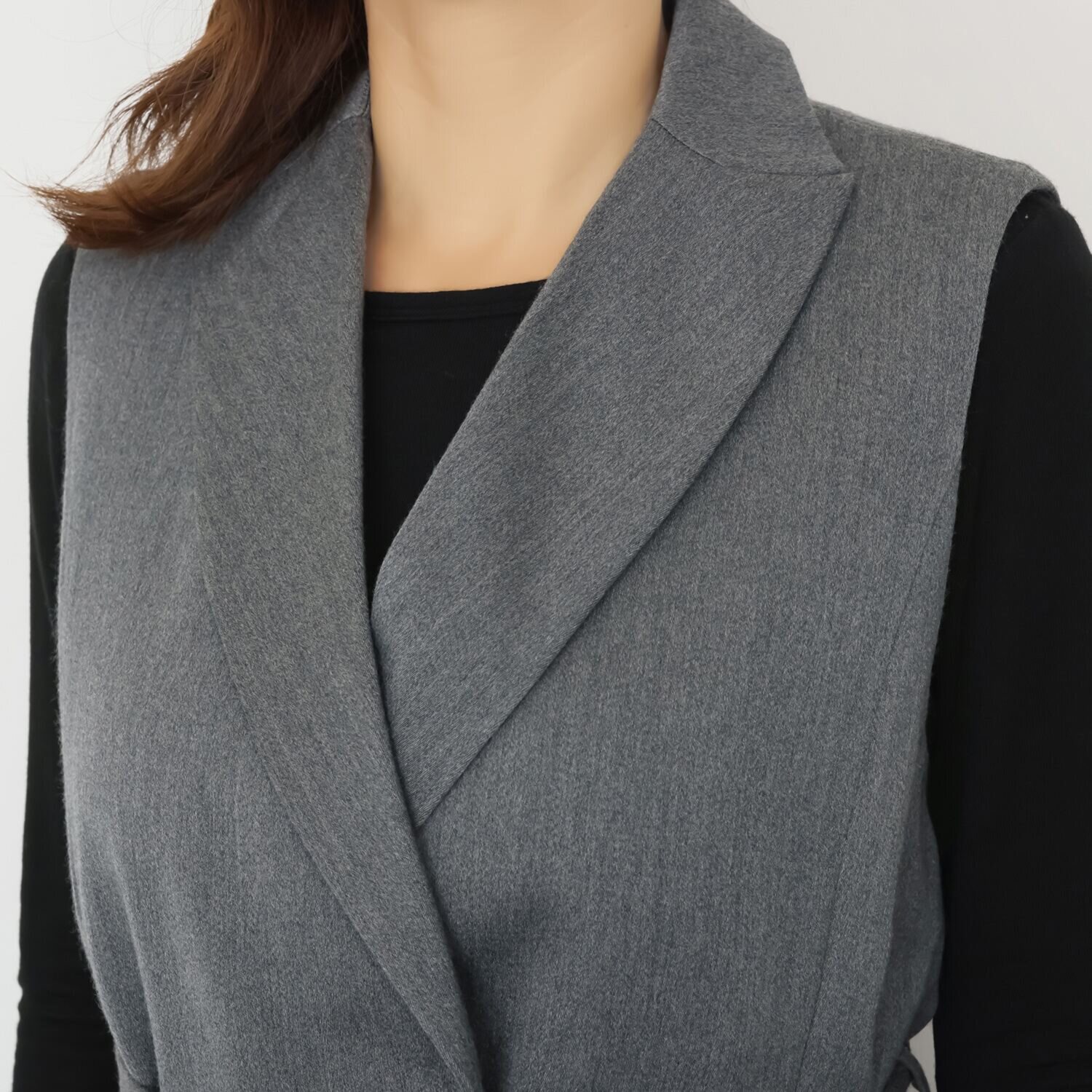 レア　ジェム ウールベネシャンの 優雅なツヤが映える デザインベスト