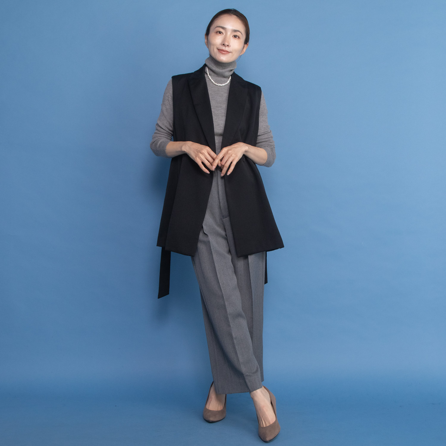 レア　ジェム ウールベネシャンの 優雅なツヤが映える デザインベスト