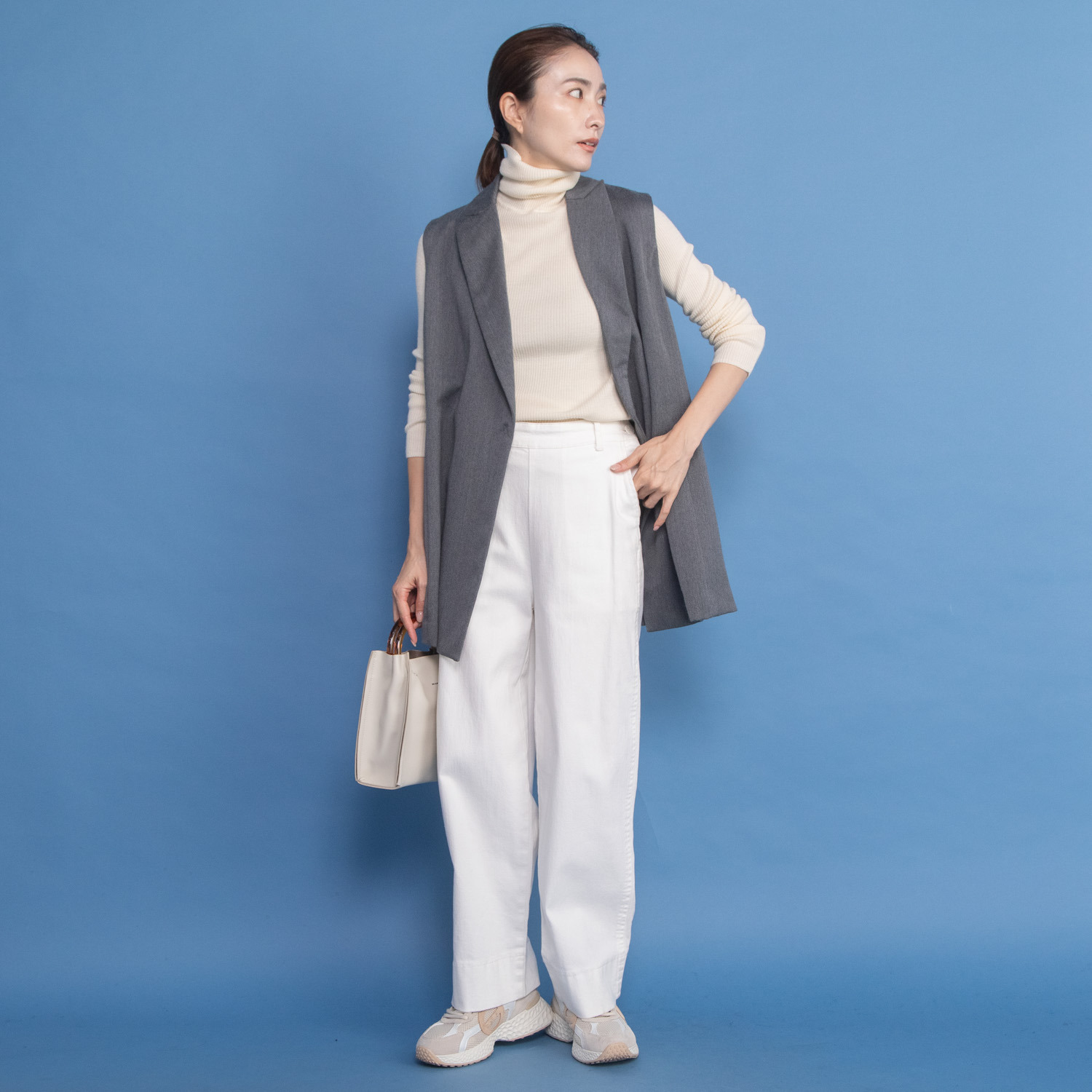 レア　ジェム ウールベネシャンの 優雅なツヤが映える デザインベスト