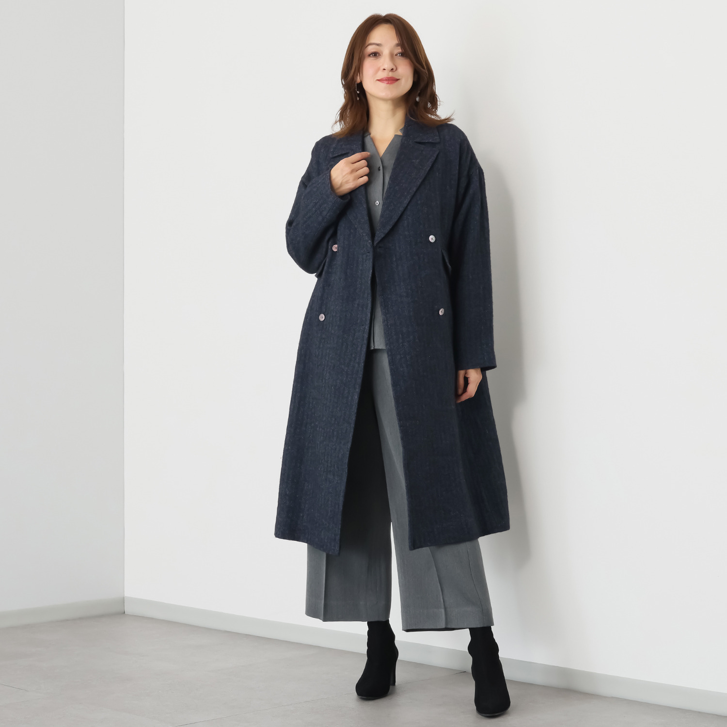 レア　ジェム ヘリンボーンウールで 優雅に軽やかに羽織る ダブルデザインコート