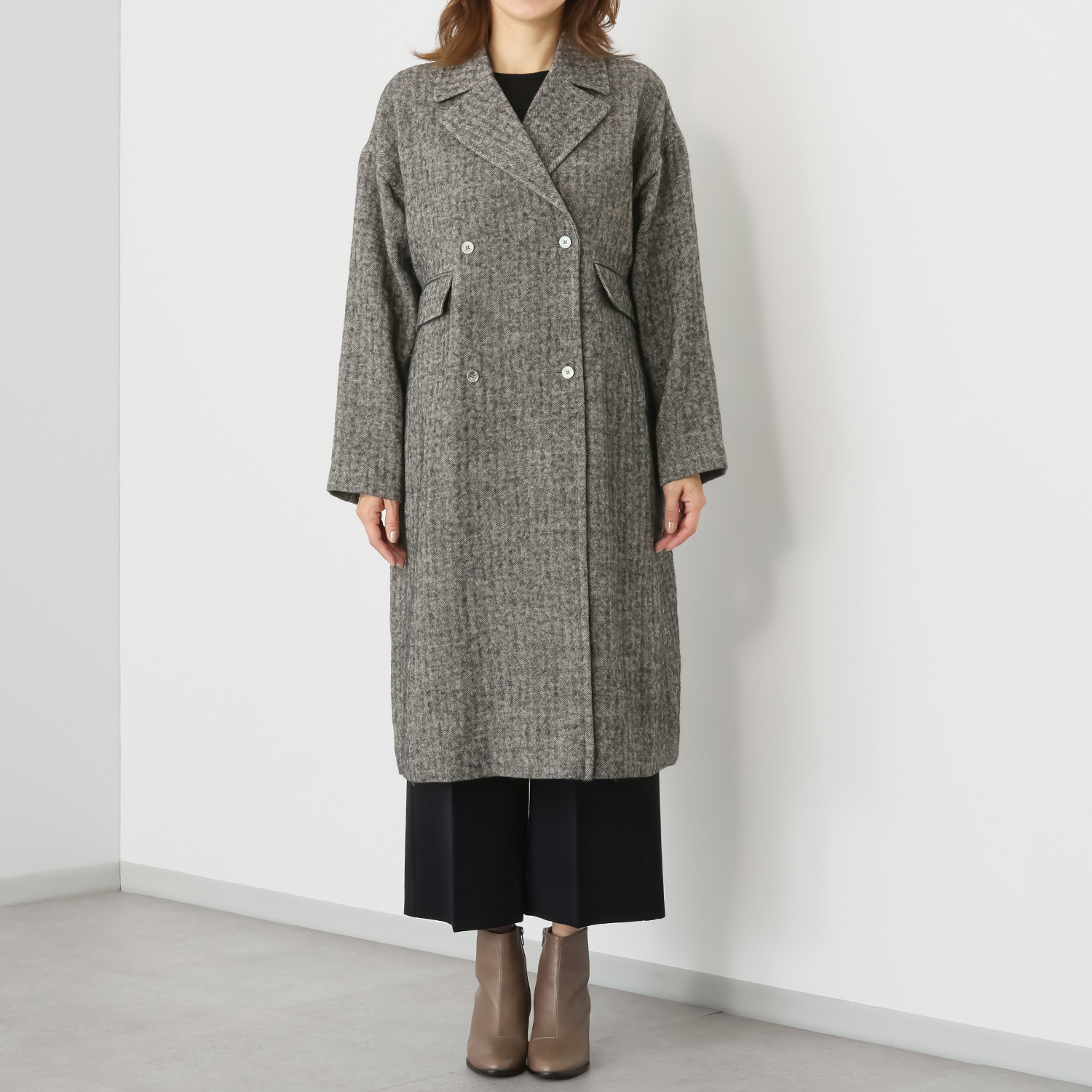 レア　ジェム ヘリンボーンウールで 優雅に軽やかに羽織る ダブルデザインコート