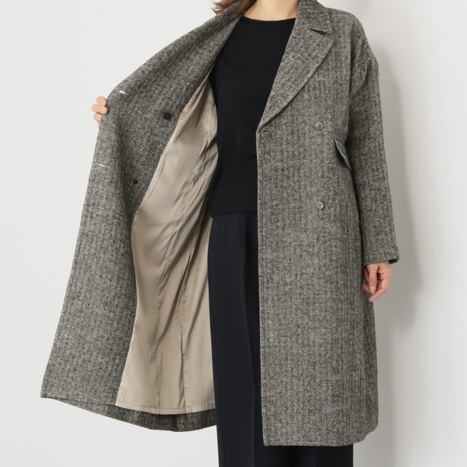 レア　ジェム ヘリンボーンウールで 優雅に軽やかに羽織る ダブルデザインコート