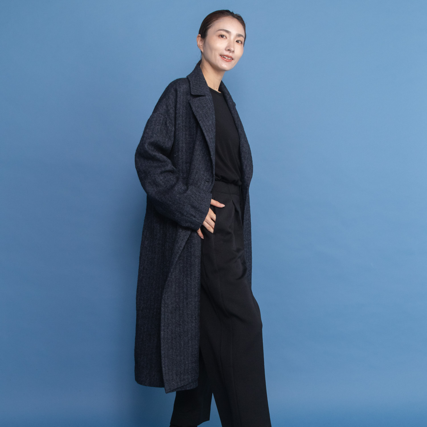 レア　ジェム ヘリンボーンウールで 優雅に軽やかに羽織る ダブルデザインコート