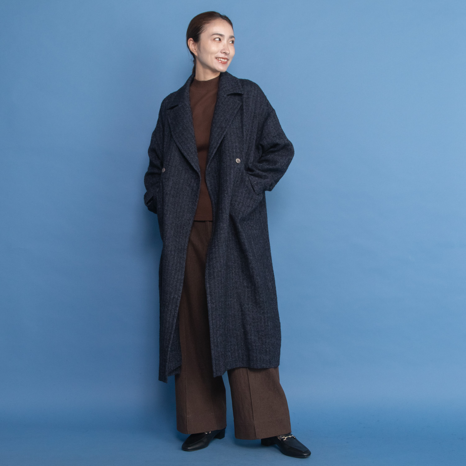 レア　ジェム ヘリンボーンウールで 優雅に軽やかに羽織る ダブルデザインコート