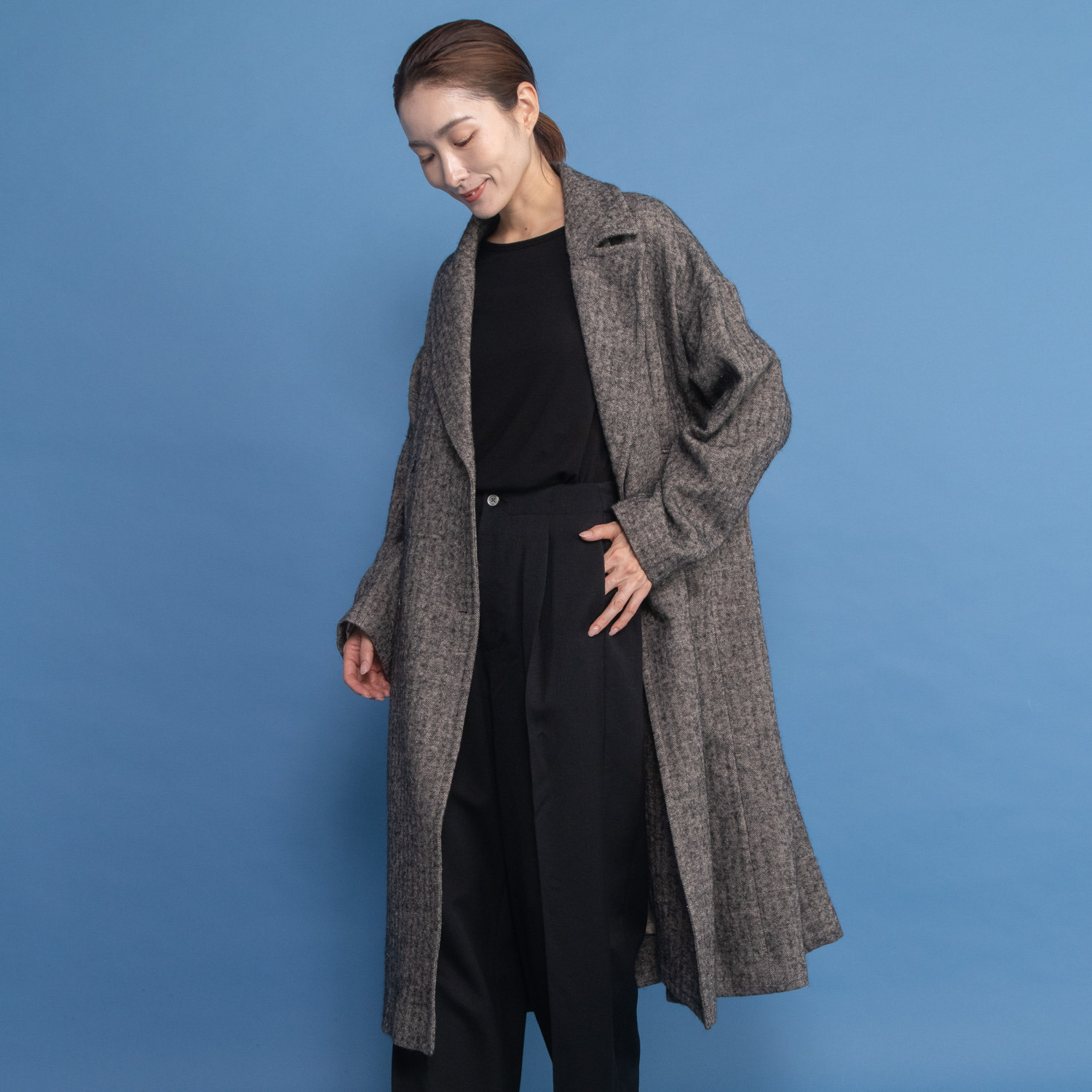 レア　ジェム ヘリンボーンウールで 優雅に軽やかに羽織る ダブルデザインコート