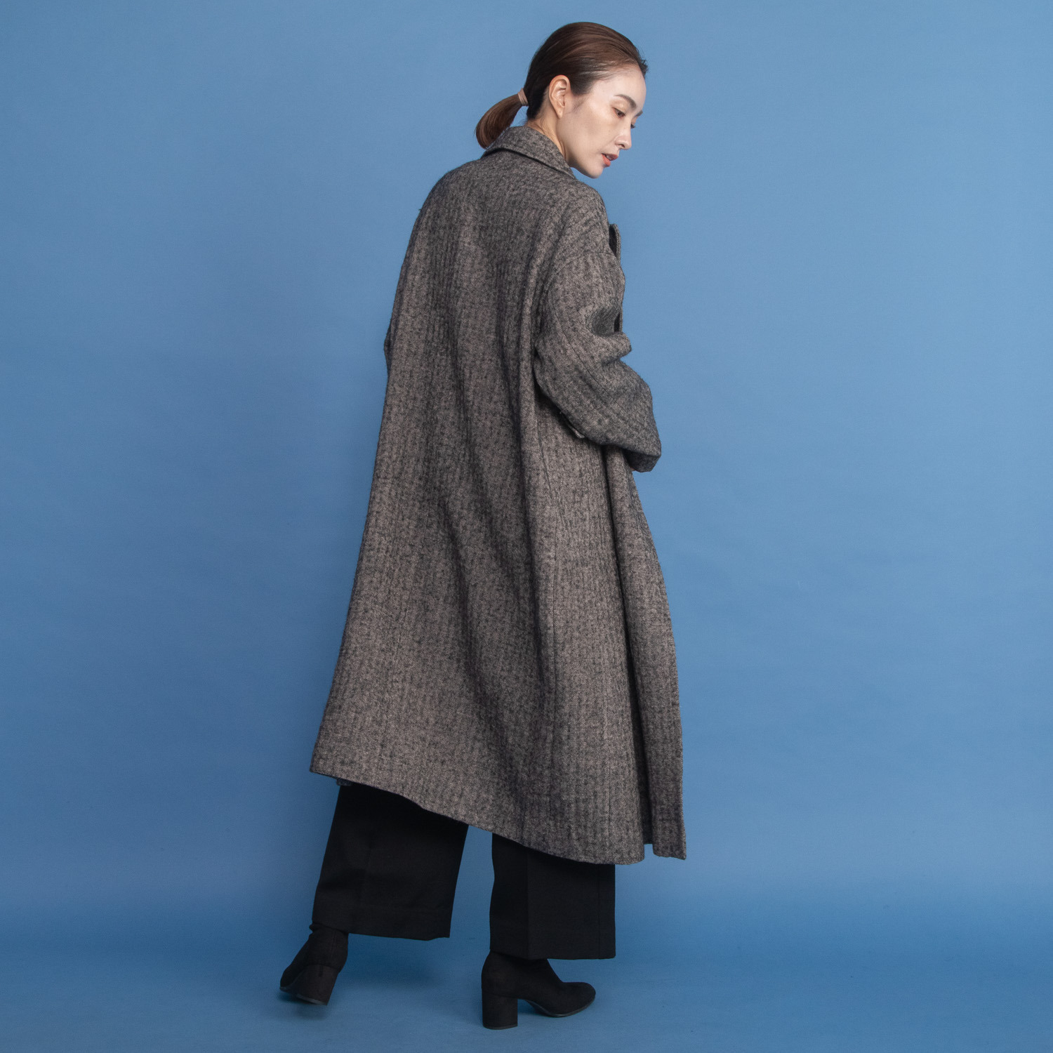 レア　ジェム ヘリンボーンウールで 優雅に軽やかに羽織る ダブルデザインコート