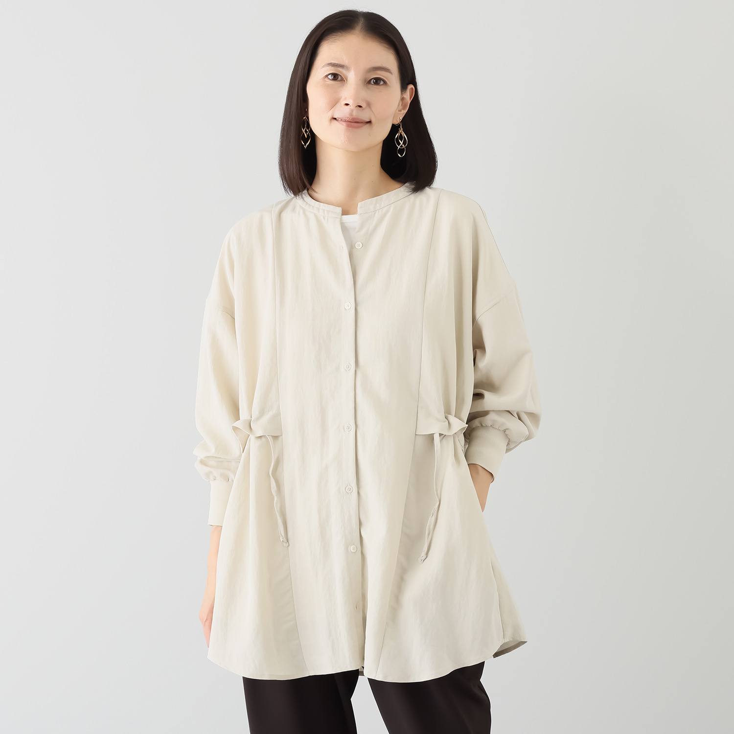 ヨーコモリモト 端境期は簡単アレンジで モードを軽やかに羽織れる デザインチュニック