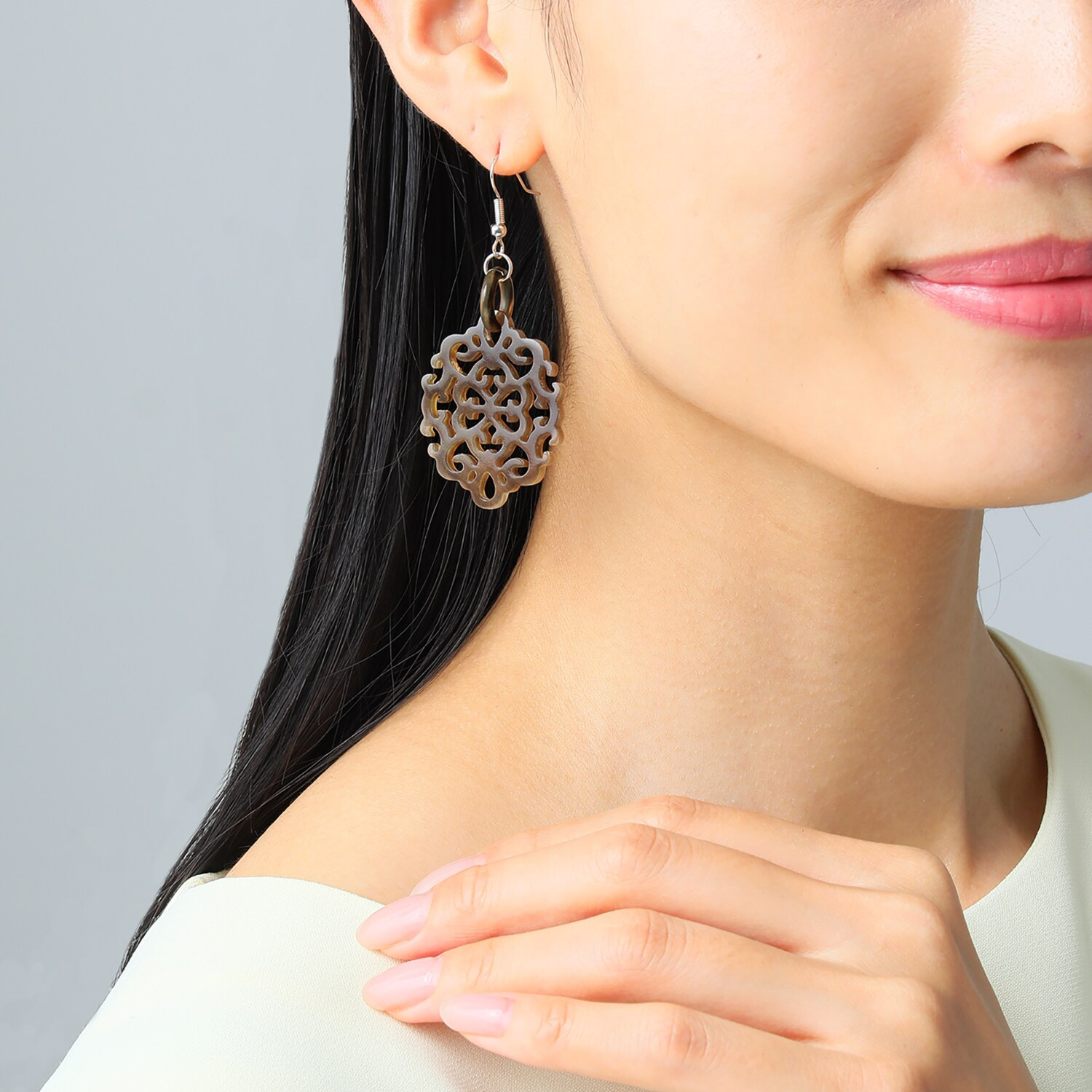 ミル・レーヴ 水牛 アラベスクフラワー 透かし彫り イヤリング／ピアス